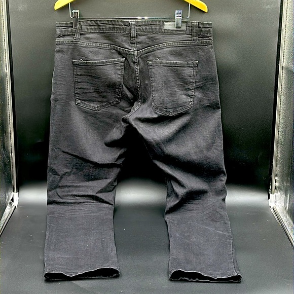 Kenneth Cole slim fit jeans. Size 34X30. Mens. Black. Like new condition!! - Picture 2 of 6
